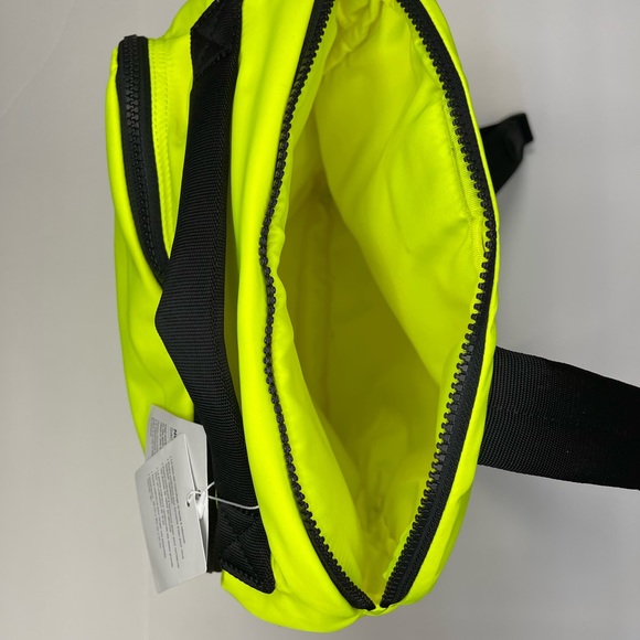 Lululemon New Crew Backpack - Picture 4 of 5